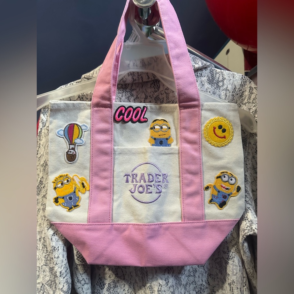 Trader Joe's✨🩷🤍Pink and White Tote Bag with cute patches